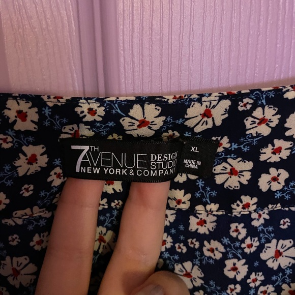 New York & Company blue flower tank! - Picture 2 of 3